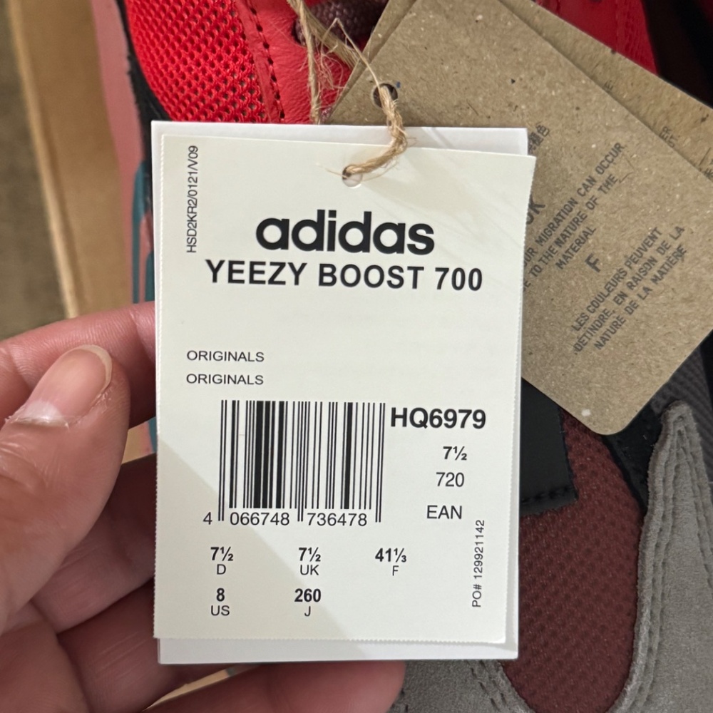 adidas Yeezy Boost 700 - Picture 4 of 4